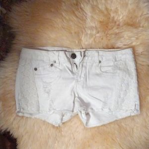 VANILLA Star white crochet shorts
